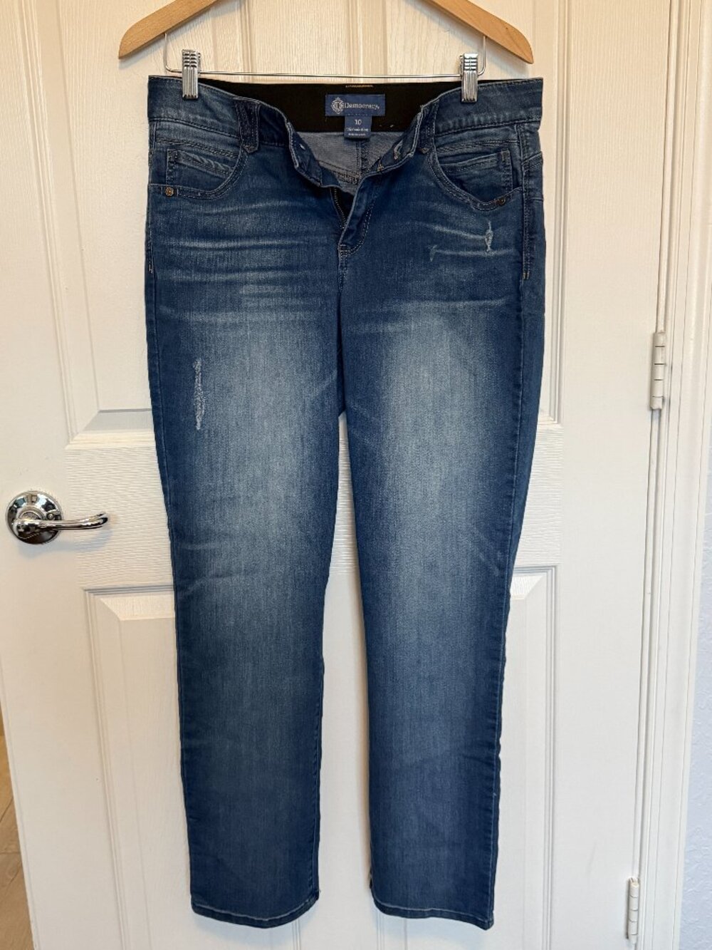 Democracy “Ab” Solution Straight Leg Jeans – Size 10